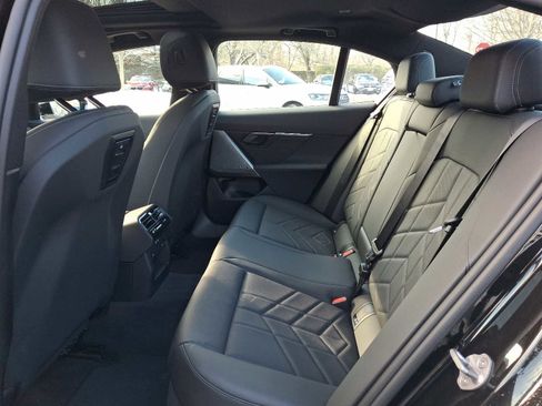 Used 2024 BMW i5 eDrive40i w/ Premium Package image 10