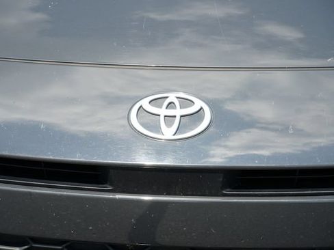 Used 2025 Toyota Camry SE FWD image 4