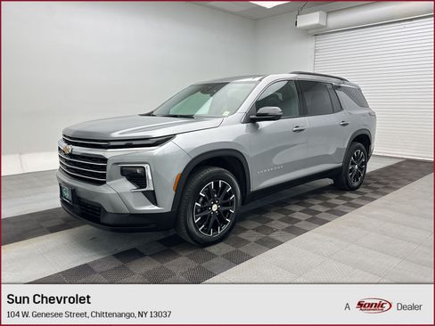 Certified 2025 Chevrolet Traverse LT w/ Sun and Wheel Package AWD/4WD image 1