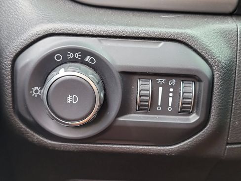 Used 2019 Jeep Wrangler Sport AWD/4WD image 25