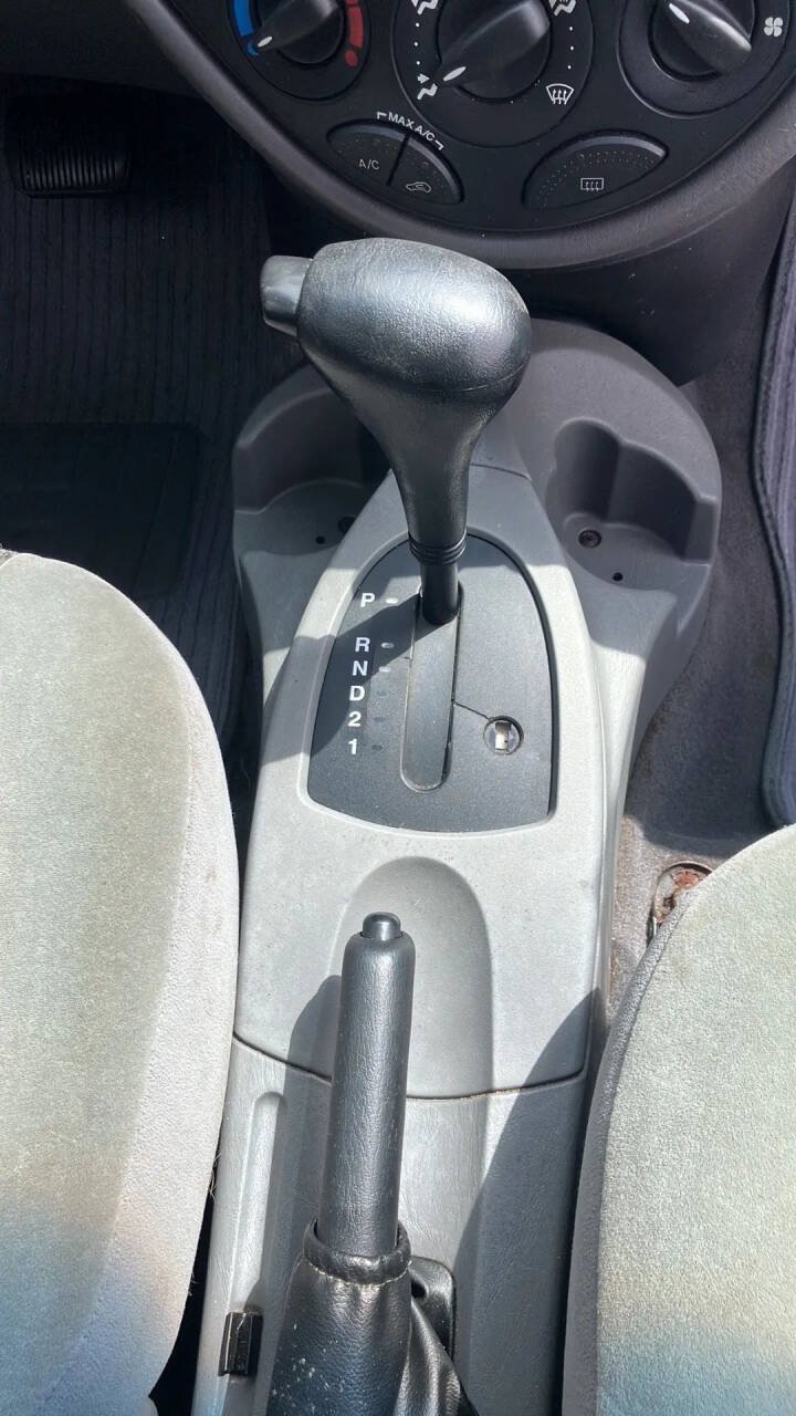 Used 2003 Ford Focus SE FWD image 14