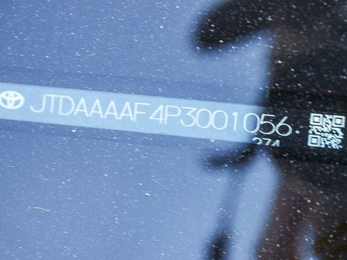 Used 2023 Toyota Crown Limited image 2