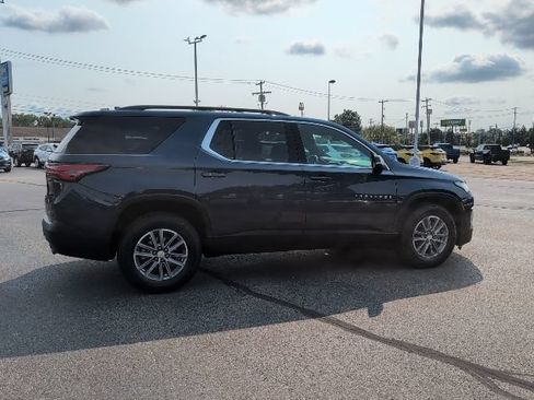 Used 2022 Chevrolet Traverse LT FWD image 8