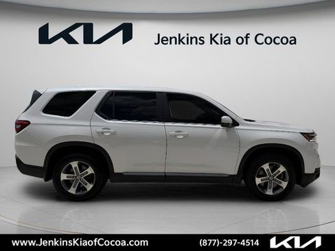 Used 2023 Honda Pilot EX-L image 2