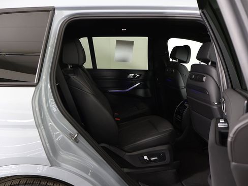 Used 2023 BMW X7 xDrive40i w/ M Sport Package image 34