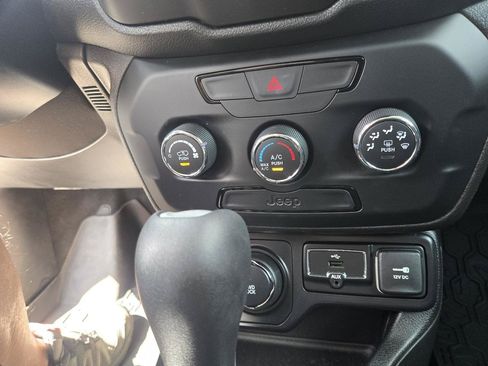 Used 2019 Jeep Renegade Sport w/ Sport Appearance Group AWD/4WD image 15