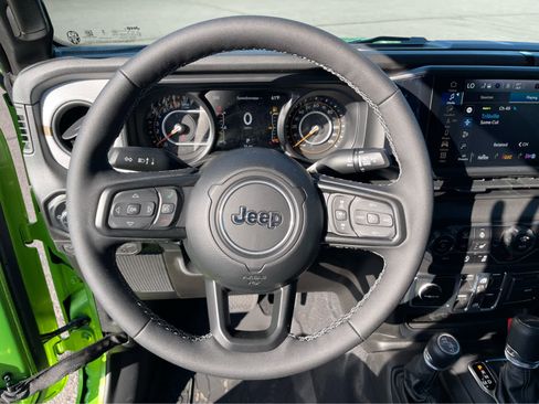 New 2025 Jeep Gladiator Sport image 22