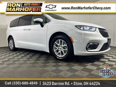 Used 2023 Chrysler Pacifica Touring-L