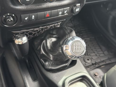 Used 2017 Jeep Wrangler Unlimited Sport w/ Quick Order Package 23S AWD/4WD image 23