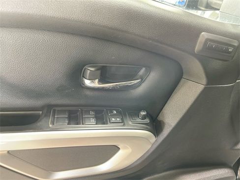 Used 2019 Nissan Titan PRO-4X w/ Pro-4x Convenience Package image 13