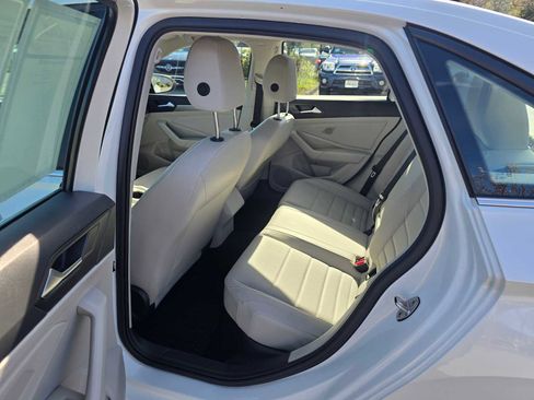 Used 2023 Volkswagen Jetta SE w/ Panoramic Sunroof Package image 18