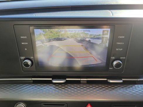 Used 2022 Kia Carnival LX image 33