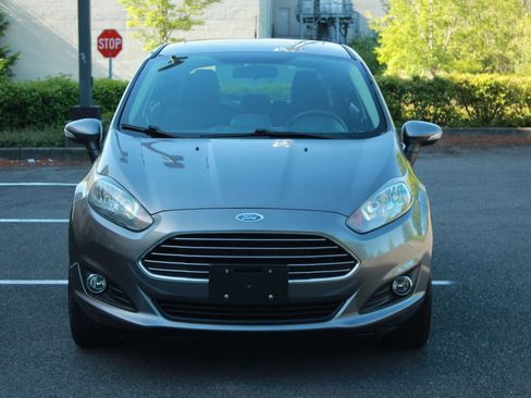 Used 2014 Ford Fiesta SE w/ Equipment Group 201A FWD image 2