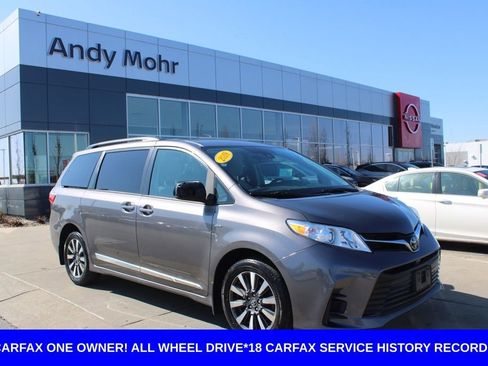 Used 2018 Toyota Sienna LE image 1