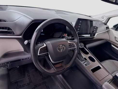 Certified 2022 Toyota Sienna XLE w/ XLE Plus Package FWD image 10