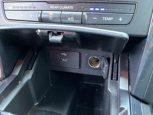 Used 2018 Ford Explorer XLT FWD image 15