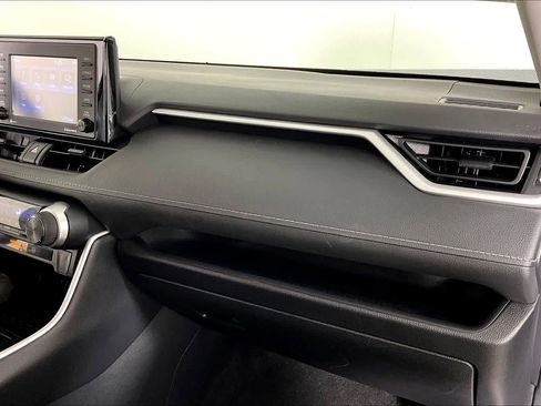 Used 2021 Toyota RAV4 XLE image 17