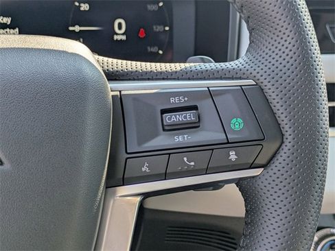 New 2025 Mitsubishi Outlander SE image 18