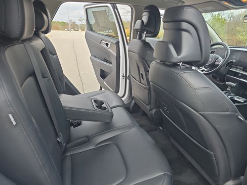 Used 2024 Kia Sportage EX image 11