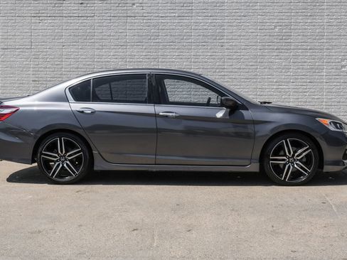 Used 2016 Honda Accord Sport image 6