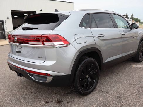 Used 2024 Volkswagen Atlas Cross Sport SE AWD/4WD image 3