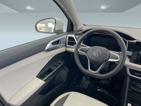 New 2026 Volkswagen Taos SE image 26