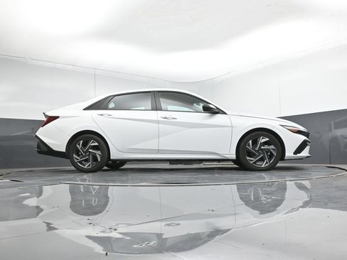 Used 2025 Hyundai Elantra SEL FWD image 44
