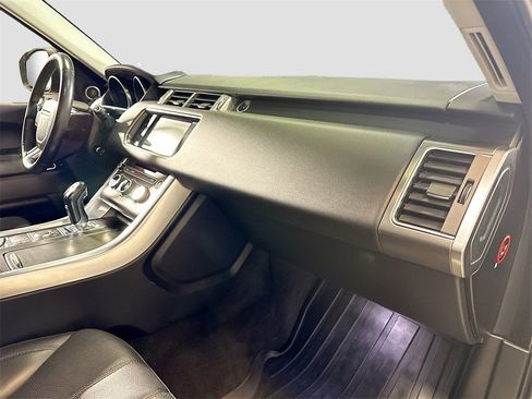 Used 2016 Land Rover Range Rover Sport SE image 28