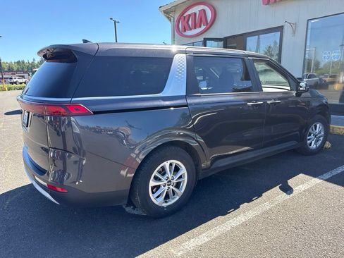 Used 2023 Kia Carnival LX FWD image 5