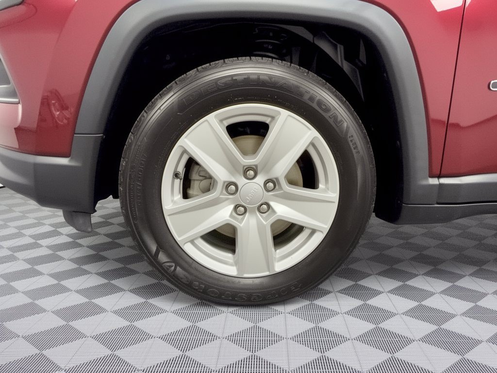 Used 2022 Jeep Compass Latitude FWD image 13