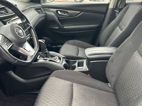 Used 2019 Nissan Rogue SV w/ Premium Package image 8
