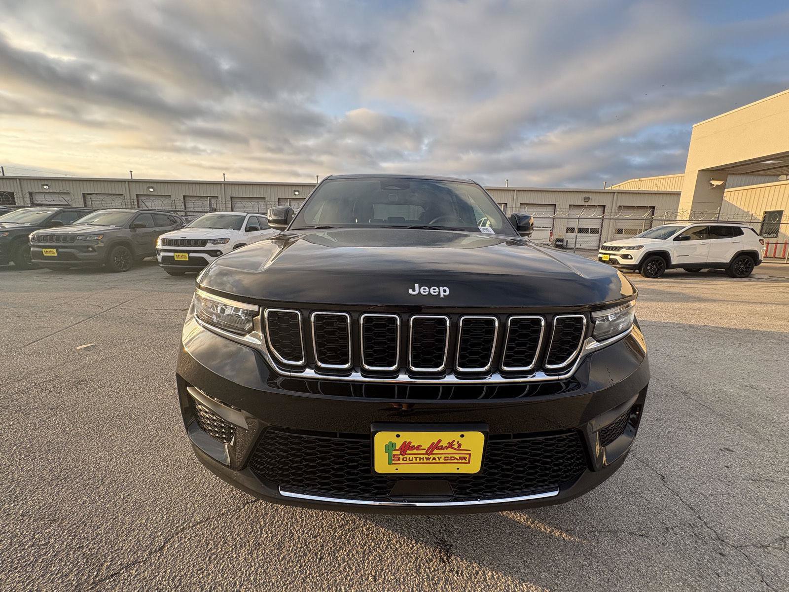 New 2027 Jeep Grand Cherokee Laredo X RWD image 7