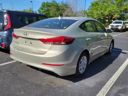 Used 2017 Hyundai Elantra SE image 8