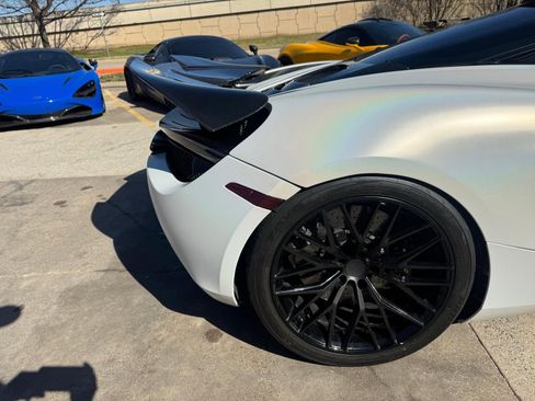 Used 2018 McLaren 720S image 9