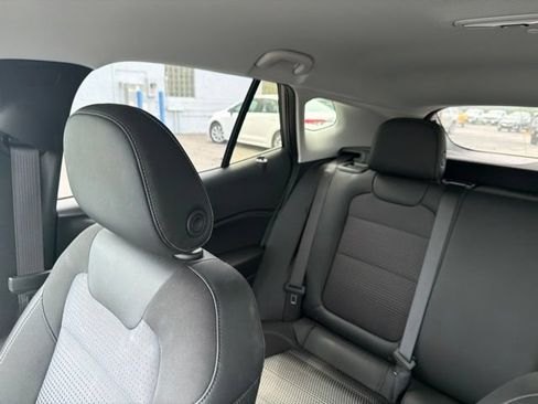 Used 2025 Chevrolet Trax LT FWD image 58