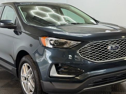 Used 2023 Ford Edge SEL image 2