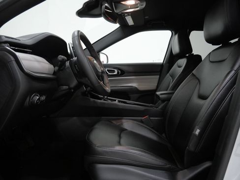 Used 2025 Jeep Compass Limited AWD/4WD image 12