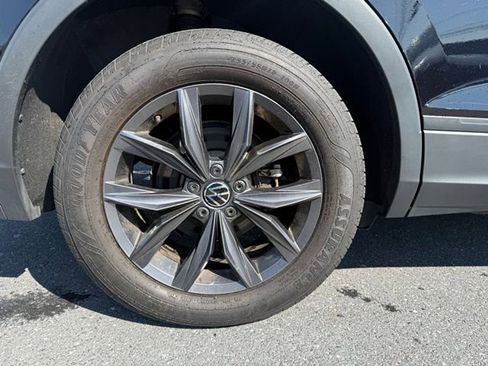 Used 2023 Volkswagen Tiguan SE w/ Panoramic Sunroof Package image 27