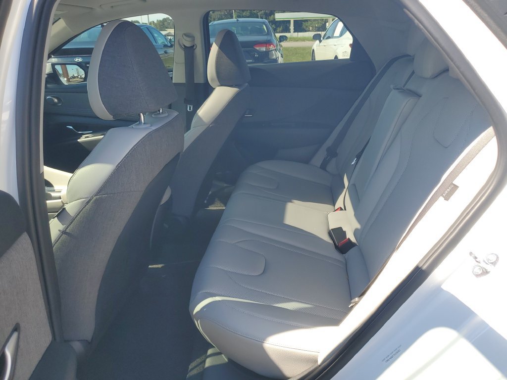 Used 2026 Hyundai Elantra Limited FWD image 22