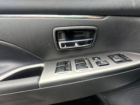 Used 2025 Mitsubishi Outlander Sport AWD image 17