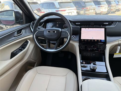 New 2025 Jeep Grand Cherokee Limited w/ Black Appearance Package AWD/4WD image 20