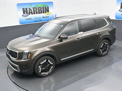 Used 2023 Kia Telluride EX w/ EX Captain's Chair Package FWD image 20