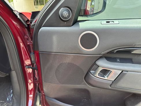 Used 2017 Land Rover Discovery SE image 64