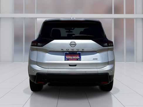 Used 2025 Nissan Rogue SV AWD/4WD image 5