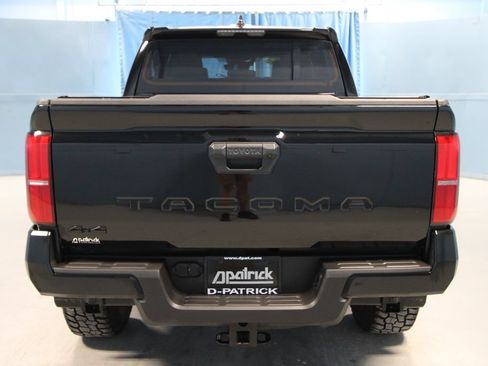 Used 2025 Toyota Tacoma TRD Off-Road AWD/4WD image 28