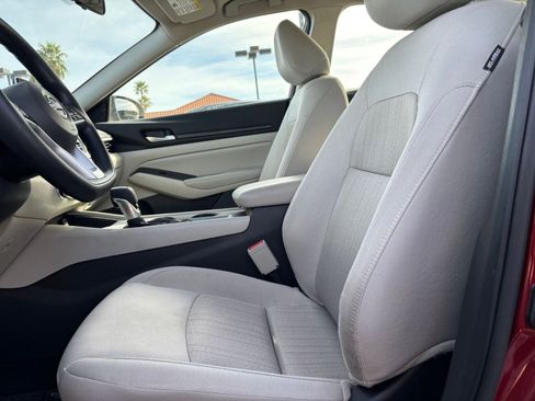 Used 2025 Nissan Altima 2.5 SV image 27