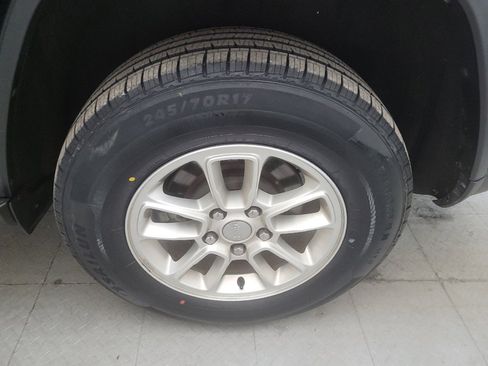 Used 2018 Jeep Grand Cherokee Laredo image 31