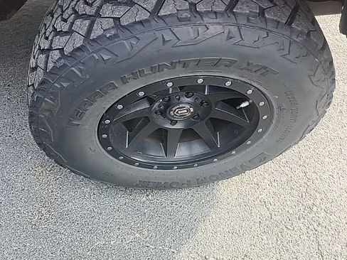 Used 2019 Toyota Tacoma SR image 4