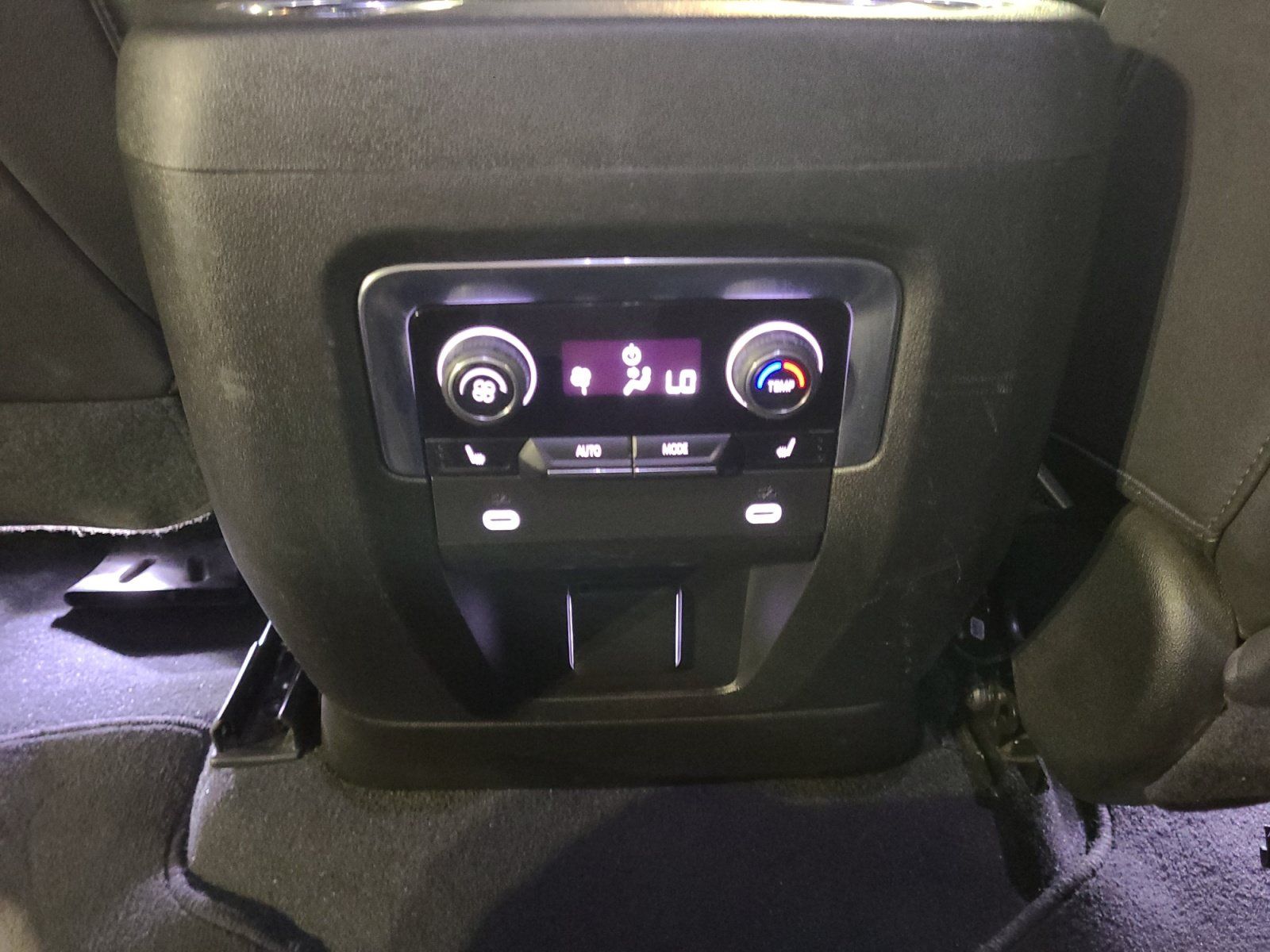 Used 2023 Chevrolet Suburban Premier AWD/4WD image 32