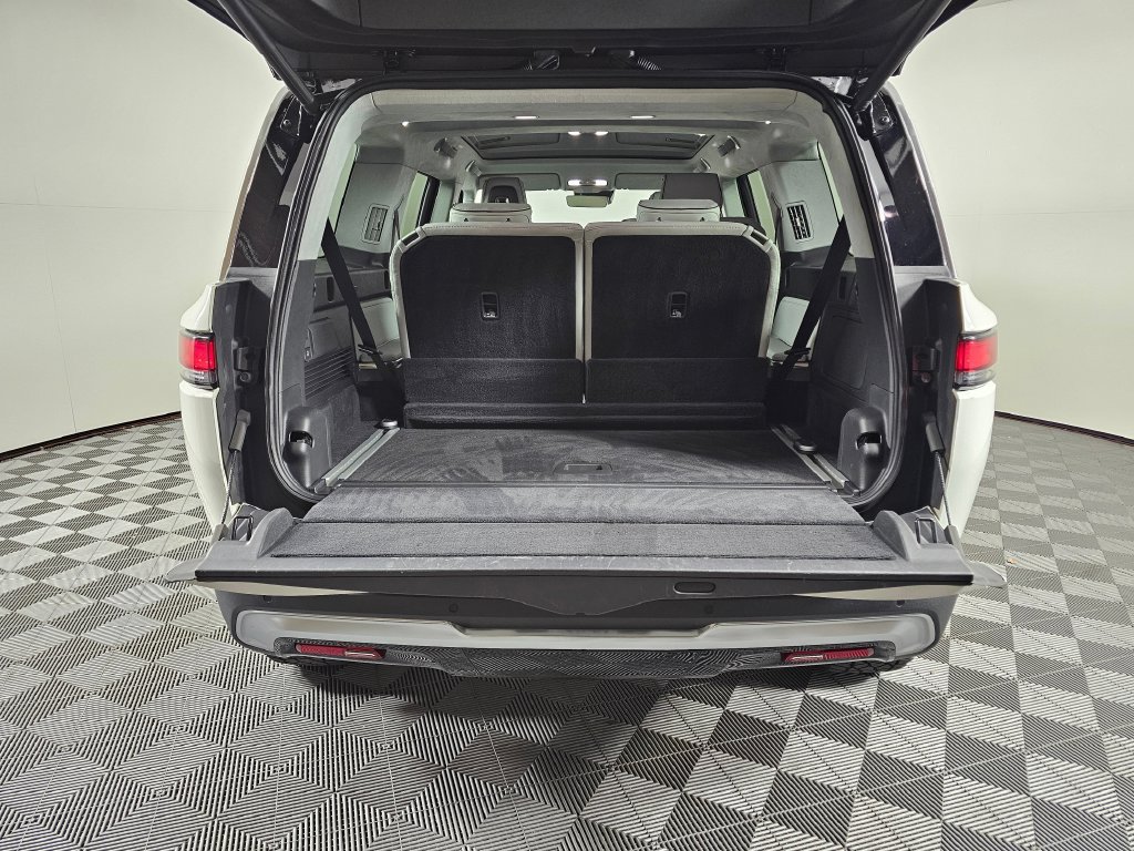 Used 2024 Rivian R1S Adventure Dual AWD/4WD image 15